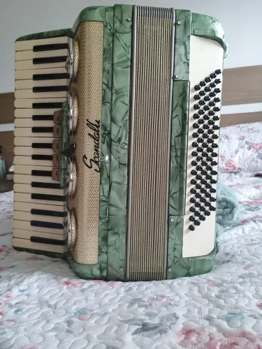 Vendo Acordeon Marca Scandali Italiana 80 BX