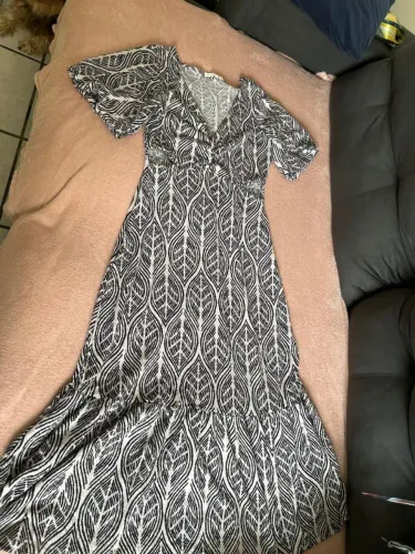 Vestido Longo Estampado Preto e Branco com Cut-Out na Cintura