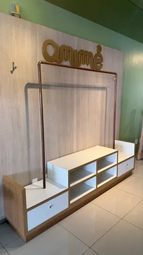 Painel com Rack e Arara