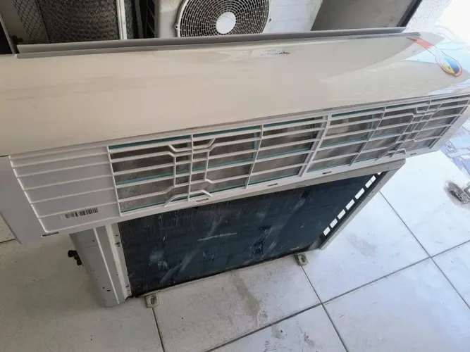Vendo Ar condicionado de 18Mil BTUS ele não eh inverter 