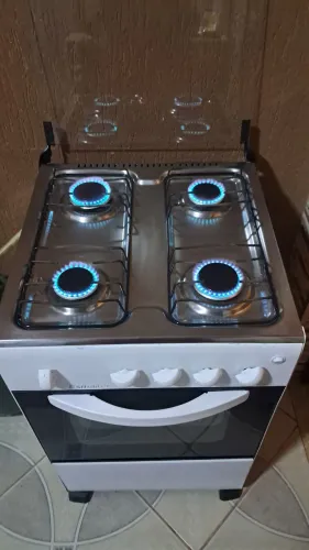 Fogao esmaltec 4 bocas todo limpo e higienizado nao e automatico e manual