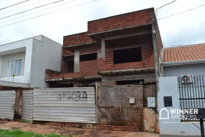 Sobrado com 4 dormitórios à venda, 222 m² por R$ 480.000,00 - Conjunto Habitacional Requiã