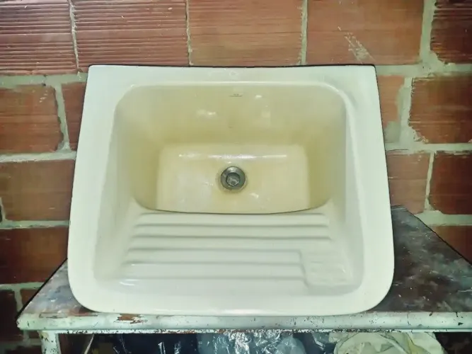 Tanque de Louça 20L com Esfregador - Ótimo Estado