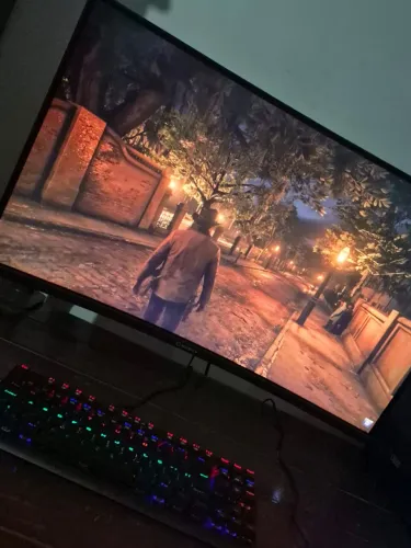 Monitor Gamer Curvo Husky Boreal 31.5", FHD, 260Hz, 1ms, Adaptive Sync, VA, DisplayPort
