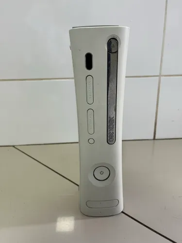 XBOX 360 (Completo,mas sem controle).