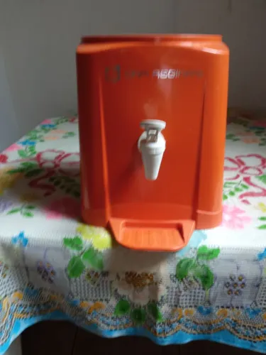 Suporte para água mineral.