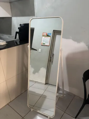 Espelho grande e estiloso
