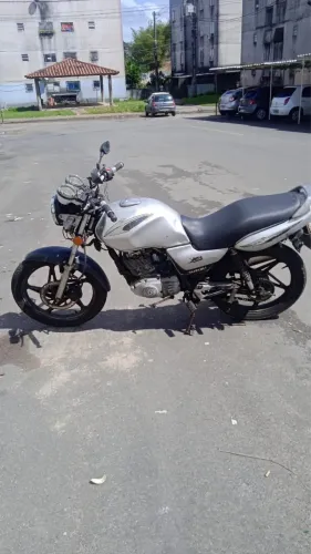Vende-se moto 4mil