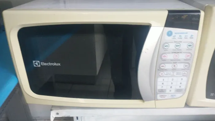 Microondas funcionando 150,00