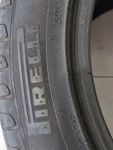 Vendo  4 pneus pra carro 