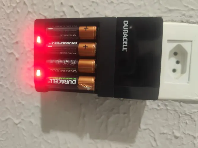 CARREGADOR DE PILHAS DURACELL