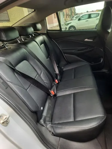 Carro Onix Prata LT Turbo 1.0 Turbo.