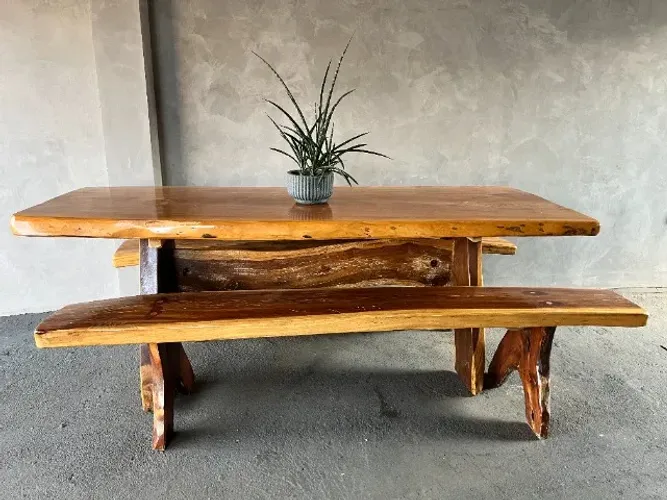 Mesa Rústica Madeira Maciça 2,27m + 2 Bancos (Tampo orgânico)
