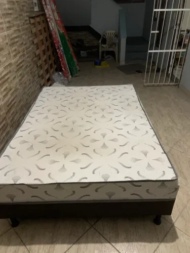 Cama de casal semi nova, usada apenas 1 mês