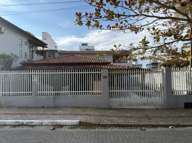 Casa para Locação em Balneário Piçarras, Itacolomi, 2 dormitórios, 1 suíte, 1 banheiro, 2