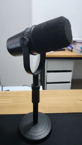 Microfone Shure MV7 em estado de novo!