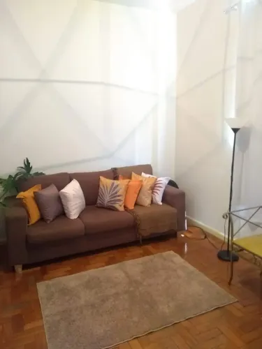 Sofá 3 lugares de espuma selada (higienizado profissionalmente em julho/26) - R$700