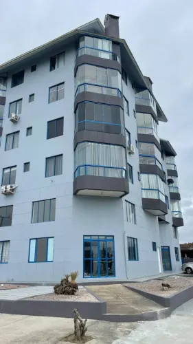 Sala coemrecial de 45m² e mexanino de 20m² c/banheiro na avenida principal da Praiado Sol