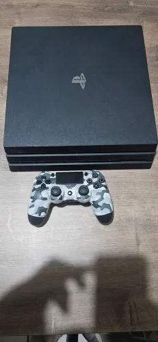 Playstation 4 PRO, excelente estado de conservação. Pego vídeo game na troca. Parcelo.