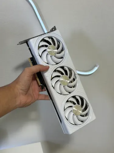 Placa de Vídeo RTX 5070 12GB Palit White