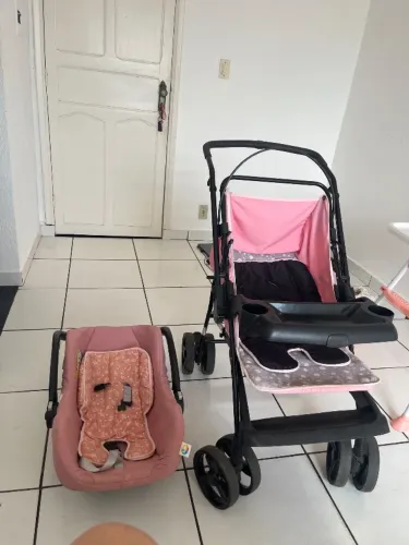 Carrinho e bebê conforto