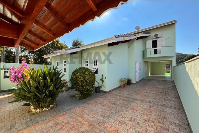 DUAS CASAS EM UM ÚNICO IMÓVEL! UMA OPORTUNIDADE PARA MORAR, COMPARTILHAR OU INVESTIR NO BO