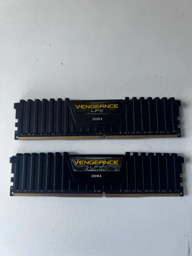 Memória RAM Corsair 8GB e 16GB