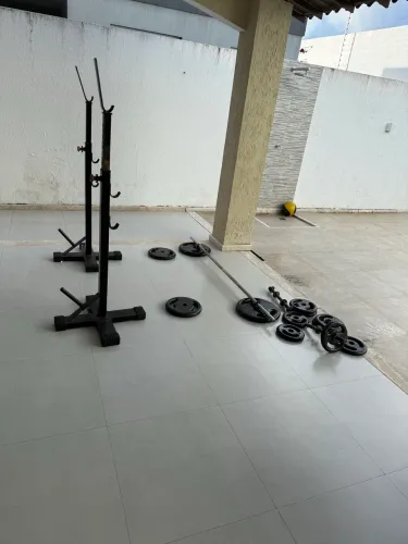 Anilhas 92kg e suporte para agachamento e supino