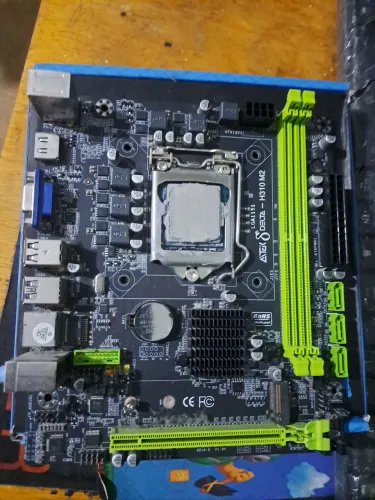 Vendo uma placa mãe  + processador  i5 8400 