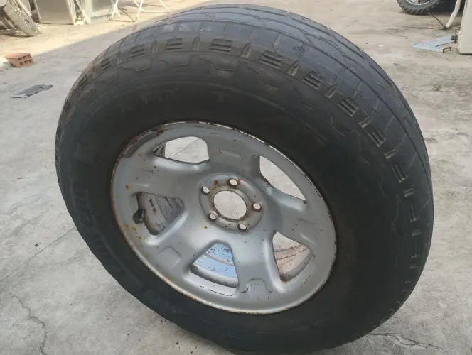 Aro 16 e pneu 245/70. Por R$250,00