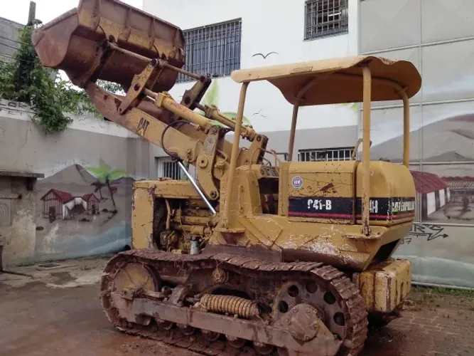 TRATOR DE ESTEIRA PÁ CARREGADEIRA CATERPILLAR 941B