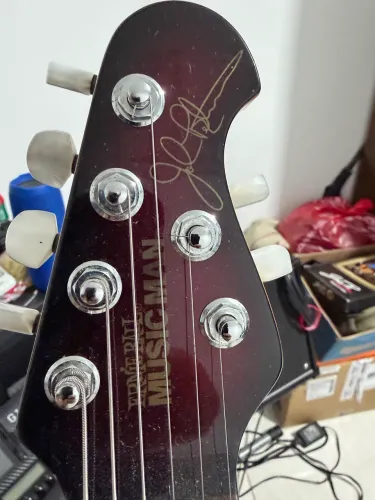 Guitarra Music Man JP6 John Petrucci