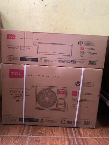 Ar condicionado muito novo, lacrado. 