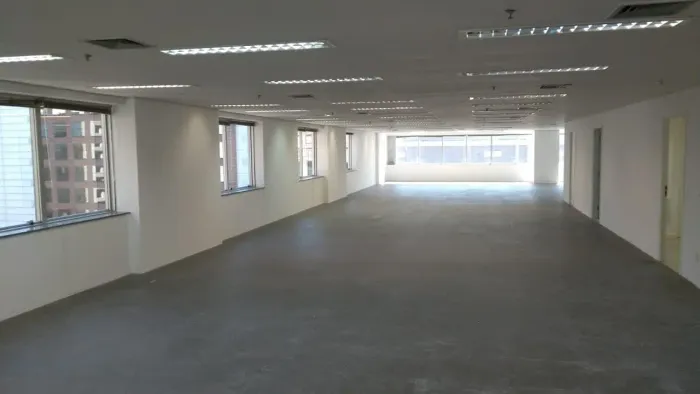 Sala comercial na Avenida Marquês de São Vicente, 182 - Conjunto 173 322 m²