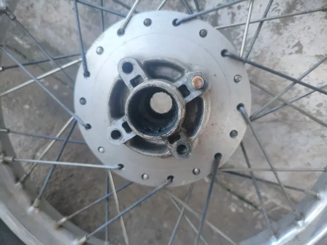 Rodas com pneus e câmaras de ar