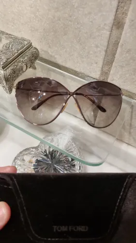 TOM FORD ORIGINAL SEM MARCAS SEMI NOVO BELÍSSIMAS LENTES EM DEGRADÊ