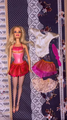 Barbie Bailarina Original + Lote de Roupas Extras e Pente