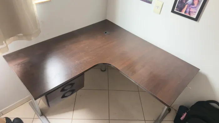 Mesa em L para escritório com 2 gavetas 