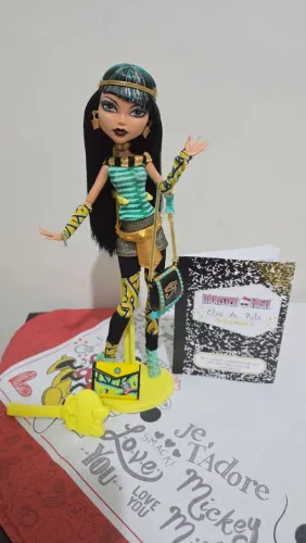 Monster High School Out Cleo de Nile Completa