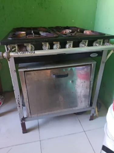Fogão industrial com forno