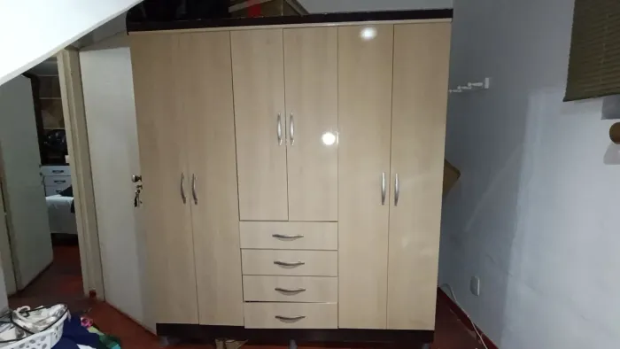 Vendo guarda roupa de solteiro