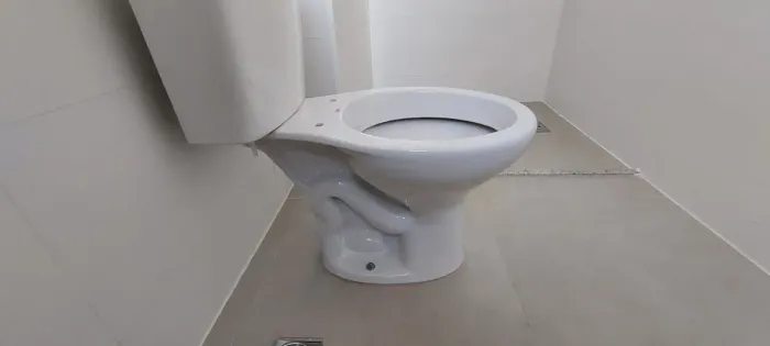 Vaso sanitário Celite Saveiro + caixa Ecoflush 3/6 l, sem assento/tampa.