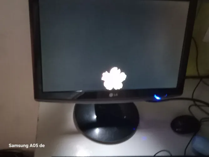 Vende-se dois monitores 1 da LG, e o outro da AOC