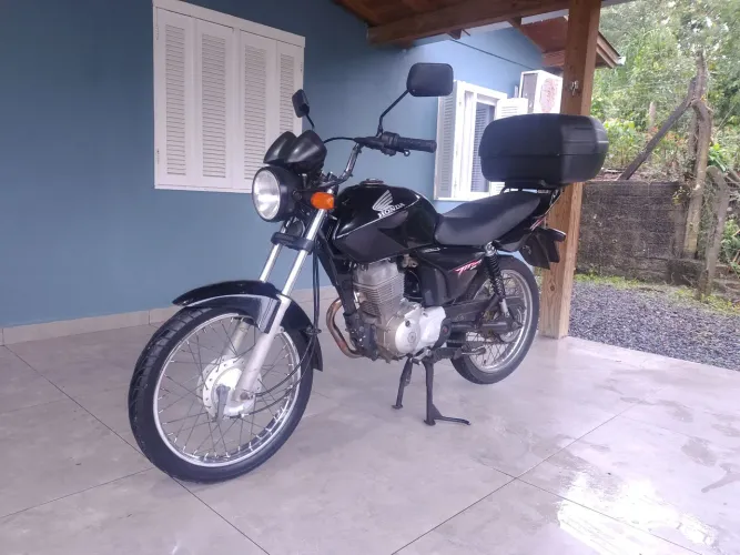 Titan 150 ES