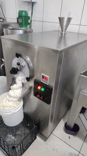 Máquina produtora de Sorvetes e Açaí 100/120 Trifásico
