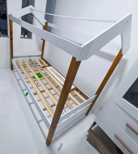 Cama casinha Montessoriana