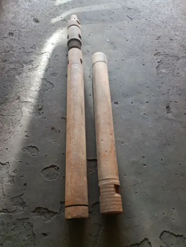 Vendo dois martelos de fundo para furar poço artesiano  valor 500 reais cada um 