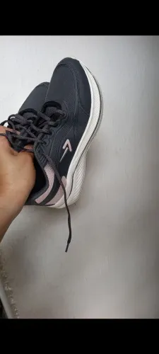 Tenis semi- novo,usado uma vez