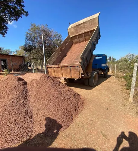Caçamba bem conservada 