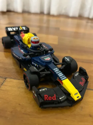 Lego Technic Buggy e Lego Fórmula 1 Red Bull